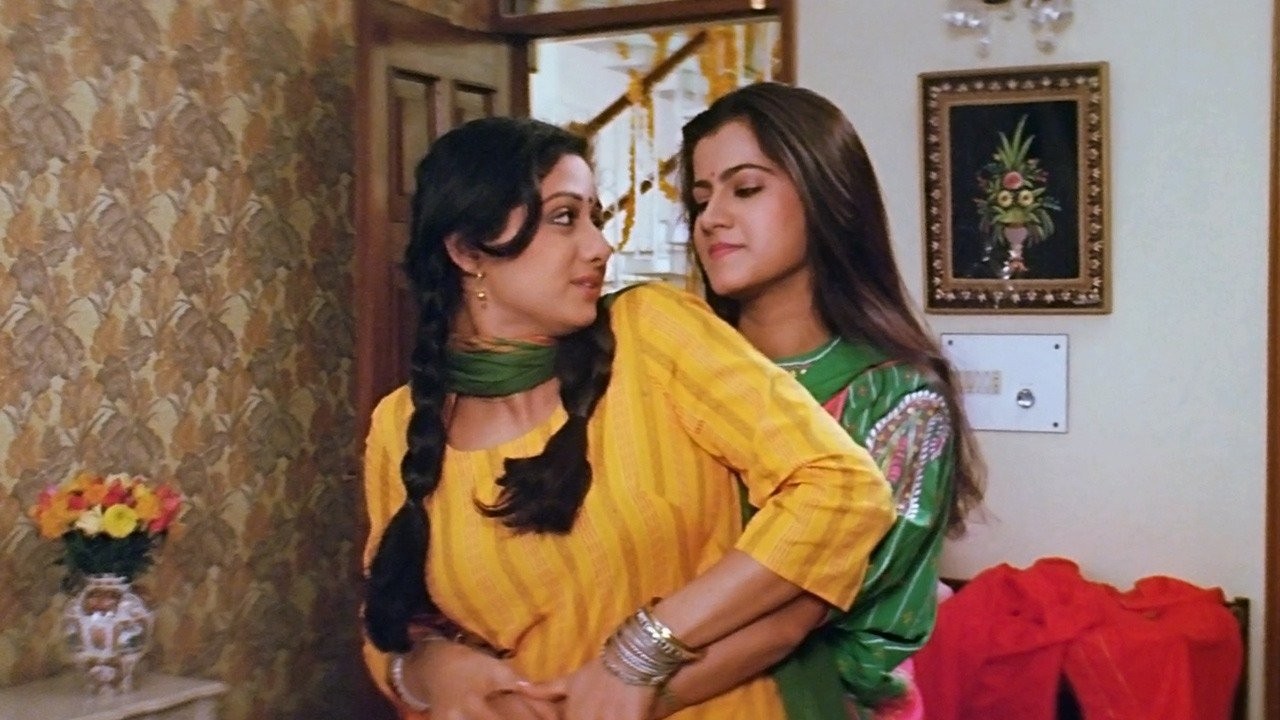 Watch Chandni Bar Online | 2003 Movie | Yidio